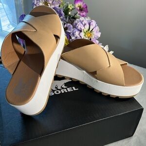 NIB SOREL Cameron Flatform Mule Sandals SIZE: 9.5 MSRP $125